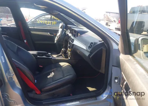 2013 Mercedes-Benz C 300 Sport 4Matic из США, поврежденный, VIN WDDGF8AB5DR242222